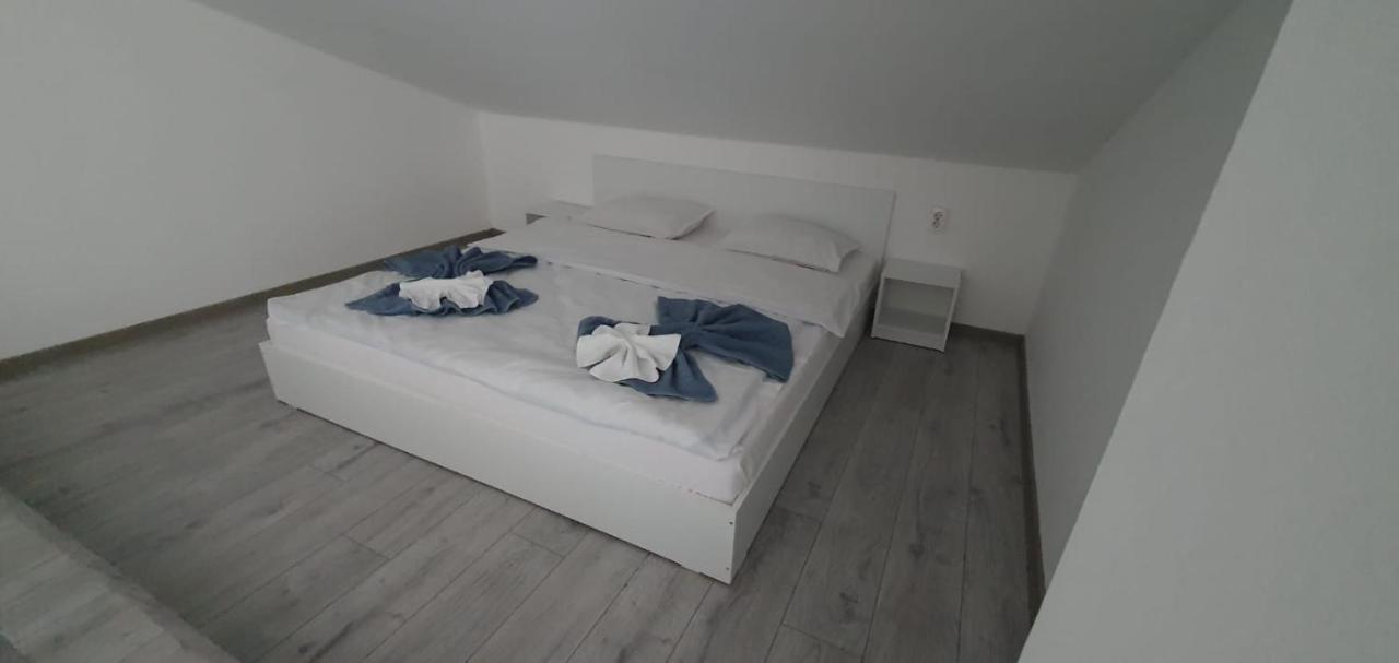 Apartament La Sika Orşova Esterno foto