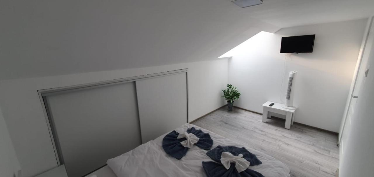 Apartament La Sika Orşova Esterno foto